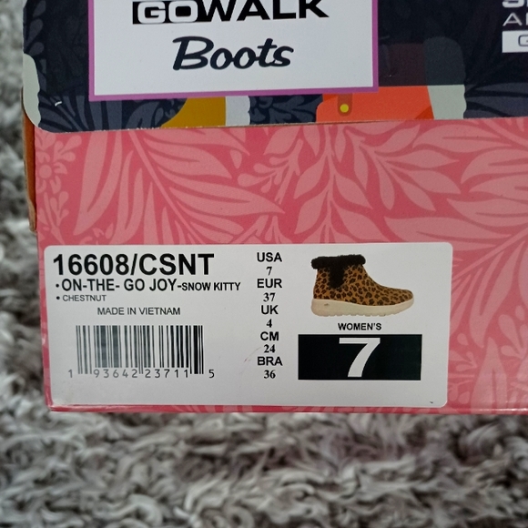 Skechers "Snow Kitty" On The Go Joy Ankle Booties - Picture 14 of 16